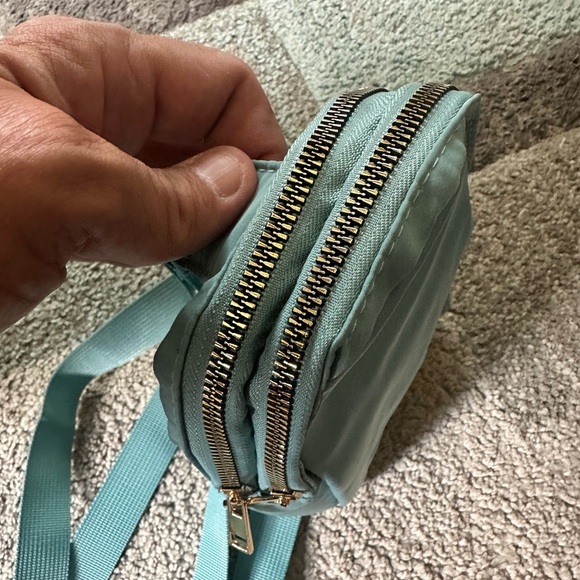 Elegant Light Blue Crossbody Bag - Picture 4 of 6